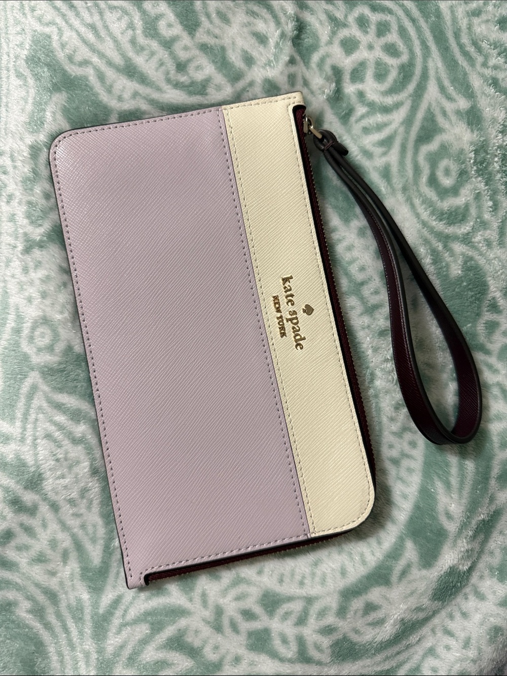 kate spade Medium Lucy L-Zip Wristlet
